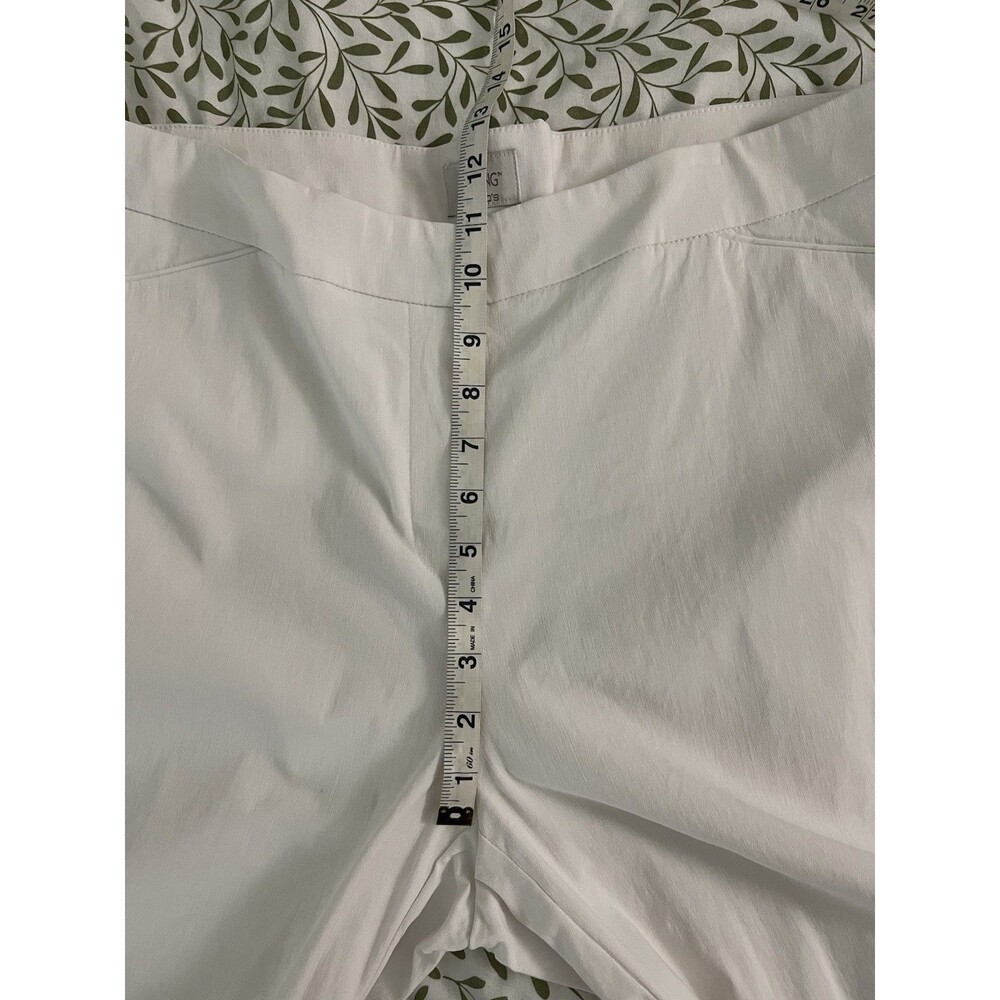NWT Chicos So Slimming White Stretch 13” Bermuda Shorts Size 3/XL/US 16 Pockets - Picture 5 of 12